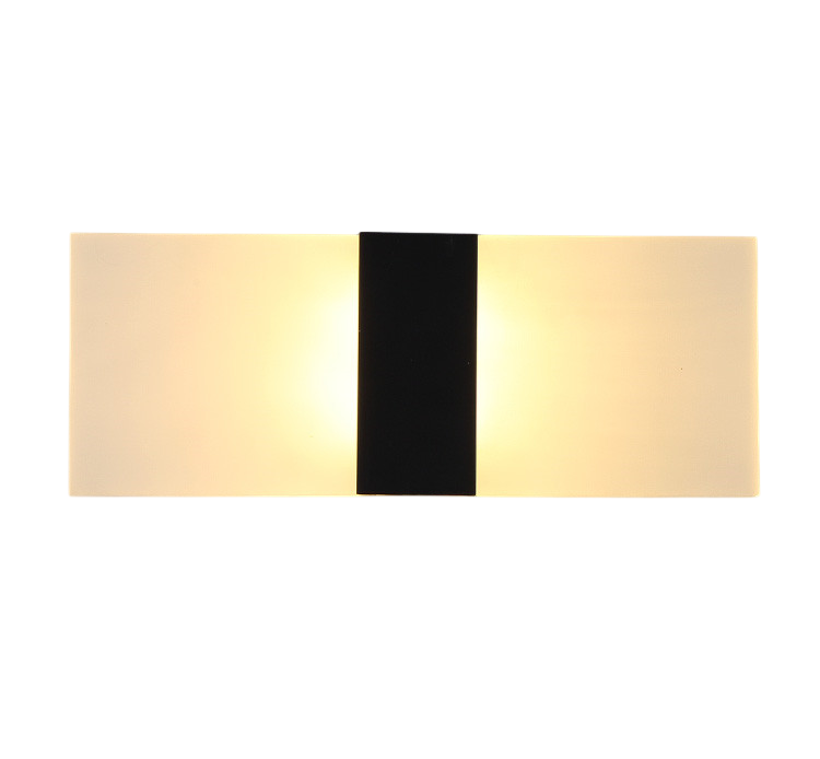 Lampă de perete cu încărcare USB și senzor de interior